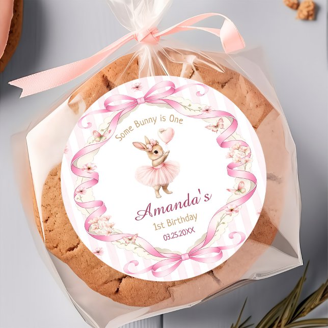Adesivo Redondo Some Bunny is One Pink Bow Gingham 1st Birthday (Criador carregado)