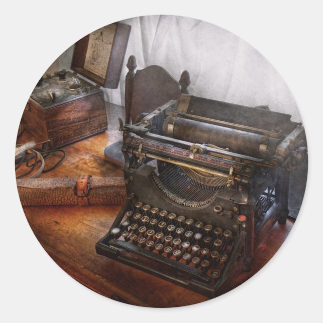 Adesivo Redondo Steampunk - máquina de escrever - o mensageiro (Frente)