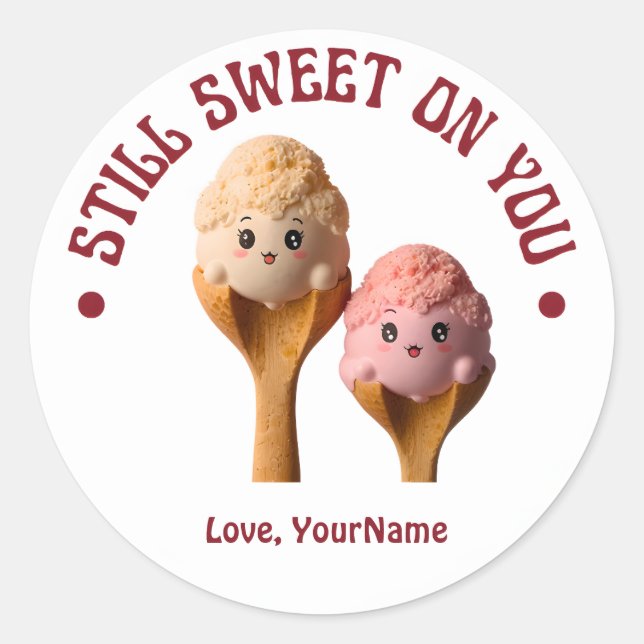 Adesivo Redondo Still Sweet on You Cute Valentine Sticker (Frente)
