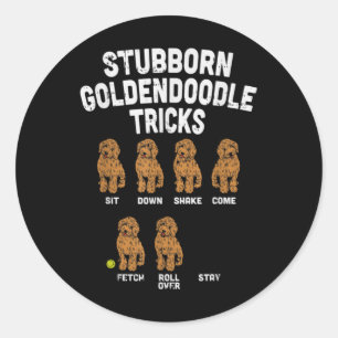 Adesivo Redondo Stubborn Goldendoodle truques engraçados treinador