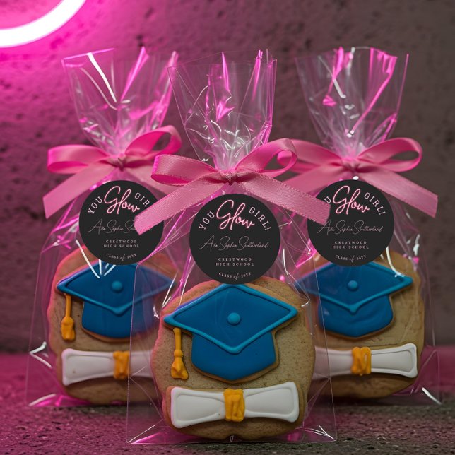 Adesivo Redondo Sua Garota Brilhante Formando Graduação Rosa Néon (You Glow Girl Grad Pink Neon Script Graduation Classic Round Sticker)