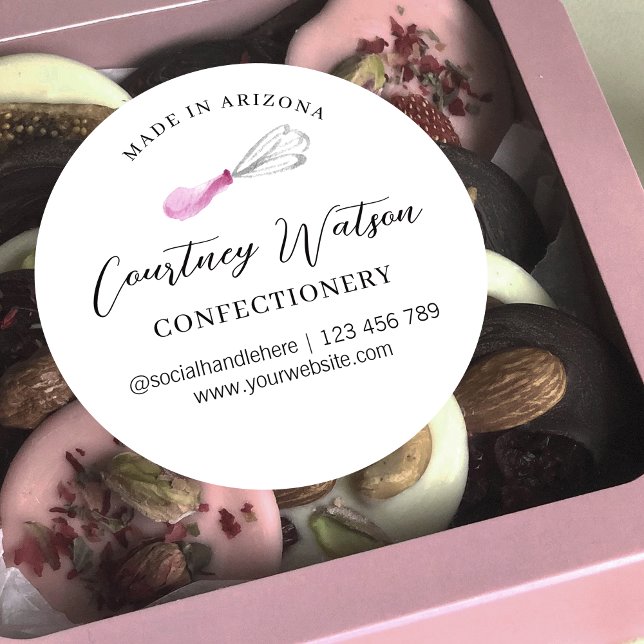 Adesivo Redondo Suspiro de Aquarela Elegante, Feito Com Aguardente (Pink watercolor whisk bakery sticker to finish off your desserts packaging design)