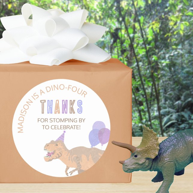 Adesivo Redondo T-Rex Tan Cute Qualquer Dinossauro Da Idade Obriga (These thank you stickers are easy to customize)
