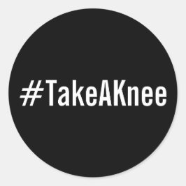 Adesivo Redondo #TakeAKnee, texto branco em negrito em autocolante