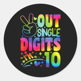 Adesivo Redondo Tchau Anos Simples Estou nos 10 Dígitos Tie Dye Na