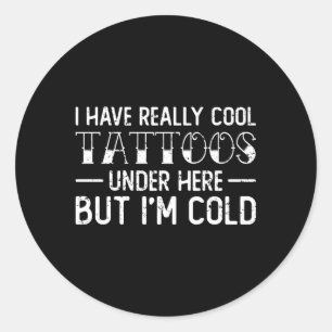Adesivo Redondo Tenho Tatuagens Aqui embaixo, Mas Sou Frio
