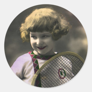 Adesivo Redondo Tênis Esportivo Vintage, Garota Feliz com Raquete