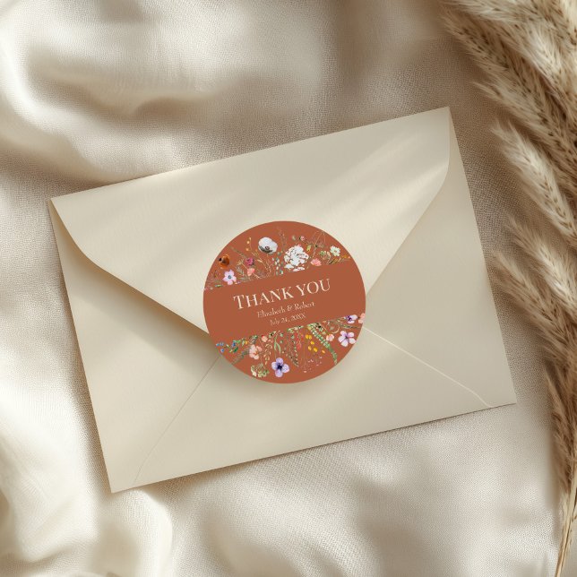 Adesivo Redondo Terracotta Wildflower Meadow Wedch Obrigado (Terracotta Wildflower Meadow Wedding Thank You Classic Round Sticker on an elegant wedding envelope)