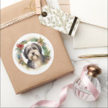 Adesivo Redondo Tibetano Terrier Christmas Wreath Festivo Pup<br><div class="desc">Procurando o presente de Natal perfeito para seu amigo peludo? Nosso presente de Natal é o que você precisa! Com um tema de Natal encantador, é o presente ideal para o seu querido animal de estimação. Quer você seja uma mãe de cachorro, pai de cachorro, ou simplesmente um amante de...</div>