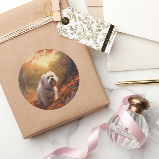 Adesivo Redondo Tibetano - Terrier no outono deixa cair inspiração (Presentear)