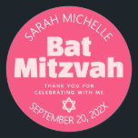 Adesivo Redondo Tipografia Legal do Bat Rosa Mitzvah Bold Tipograf<br><div class="desc">Tenha orgulho, alegria e mostre este marco do seu Bat Mitzvah favorito! Use este pop de na moda, adesivo personalizado para adicionar a seu dia especial. Diversão, ranhura, cor-de-rosa e branco modernos sans serif tipografia e Star of David sobrepõem um fundo rosa coral ousado. Personalize o texto personalizado com seu...</div>