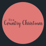 Adesivo Redondo Tipografia Vermelha do Country Christmas<br><div class="desc">Vinheta Clássica De Tipografia Vermelha De Natal Do País. Fundo vermelho. Citação: A preto estão as palavras "É um Natal do País" em dois tipos de tipografia.</div>