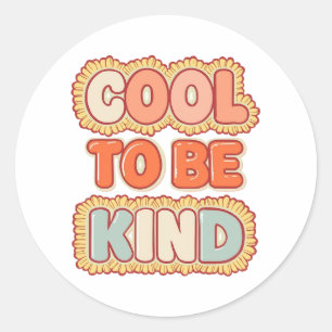 Adesivo Redondo Tipografia Vintage dos Anos 70 Cool To Be Kind