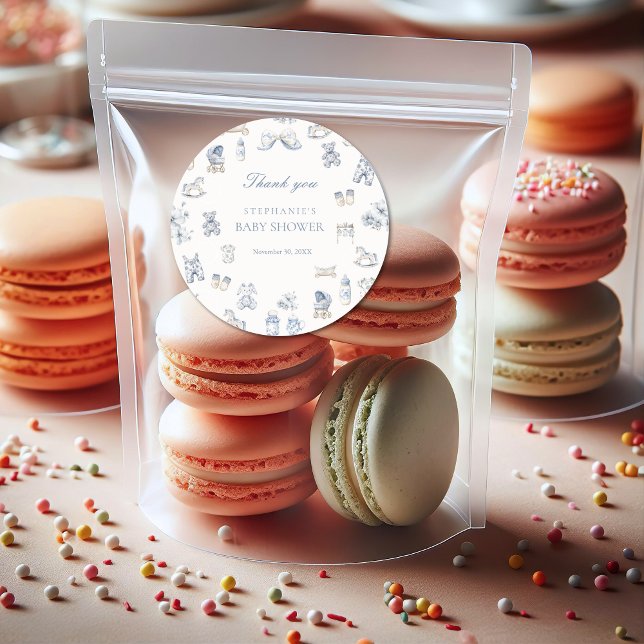 Adesivo Redondo Toile De Jouy Baby Shower Blue Bow Boy (Toile De Jouy Baby Shower Blue Bow Boy Classic Round Sticker)