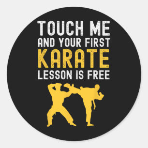 Adesivo Redondo Toque Em Mim E Sua Primeira Lição De Karate É De G