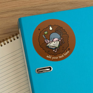 Adesivo Redondo Toupeira de desenho animado fofo estudante escreve