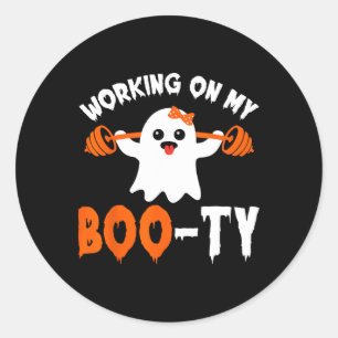 Adesivo Redondo Trabalhando no meu Boo-ty Gym Booty Boo-tee Ghost 