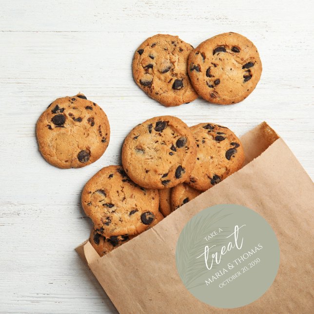 Adesivo Redondo Trendy Sage Green - Um Tratado (Wedding "Take a Treat" Stickers with bride and groom's names. )