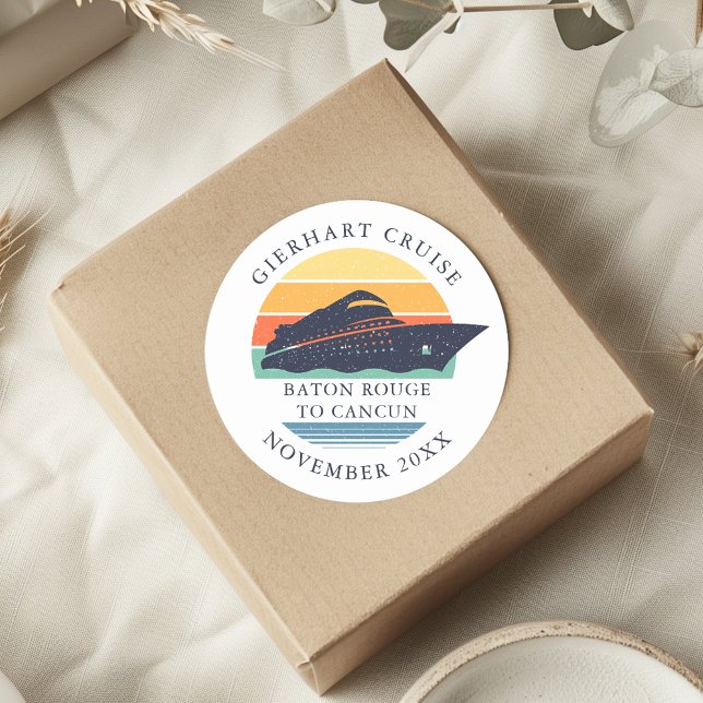 Adesivo Redondo Triagem de Cruzeiro da Família Retro Personalizada (Modern Nautical Cruise Ship Classic Round Sticker)
