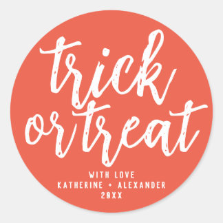 Adesivo Redondo Trick Or Treat Moderno Nome Personalizado Elegante
