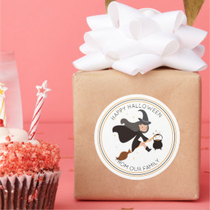 Adesivo Redondo Trick ou Treat Sassy Wity no Broom Halloween