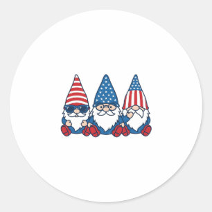 Adesivo Redondo Trio de Gnome Patriótico Camisa Vintage Vetor Desi