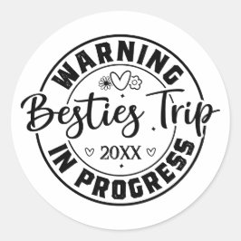 Adesivo Redondo Trip. Besties de Aviso em Andamento Preto em Branc