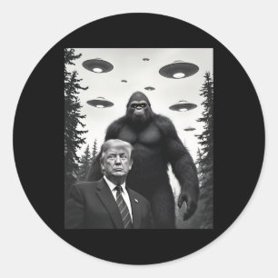 Adesivo Redondo Trump Encontro com Bigfoot OVNI Alien Extraterrest
