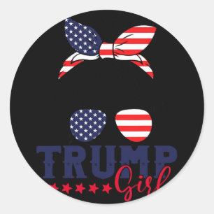 Adesivo Redondo Trump Girl Messy Bun Trump 2024 Eleição Americana