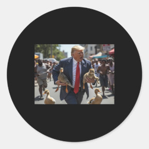 Adesivo Redondo Trump Segurando Pato E Gato Votando Pets Para Tru