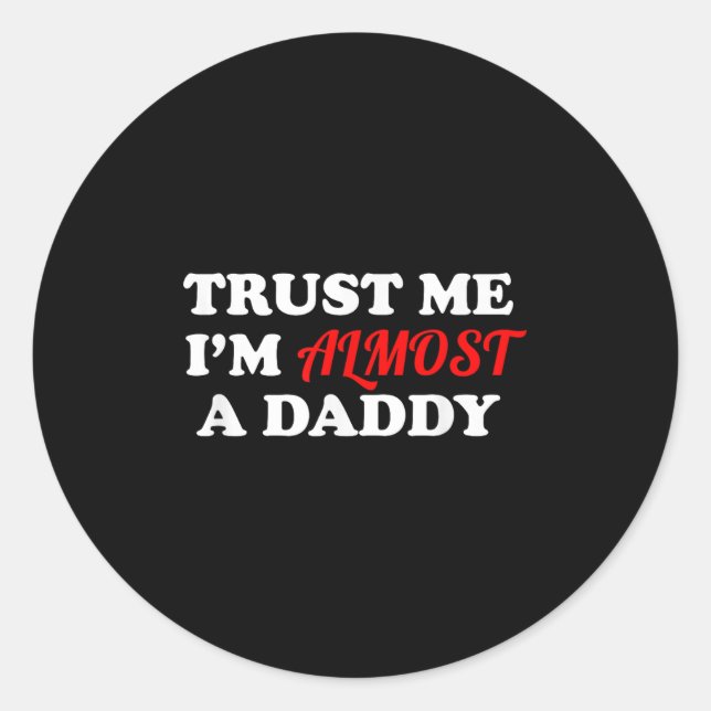 Adesivo Redondo Trust Me I'm Almost A Daddy Funny Father's Day Mem (Frente)