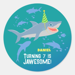 Adesivo Redondo Tubarão sorridente sob a Festa de aniversário do m