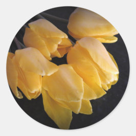 Adesivo Redondo Tulipas Amarelas Com Fundo Escuro