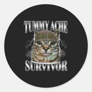 Adesivo Redondo Tummy Ache Survivor Engraçado Meme Sarcástico Cita