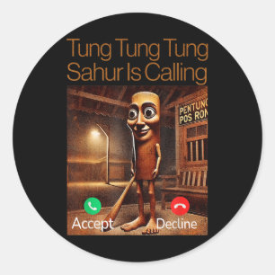 Adesivo Redondo Tung Tung Tung Sahur Está Chamando Uma Chamada De