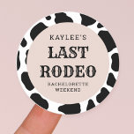 Adesivo Redondo Última Festa de Fim de Semana da Bachelorette Cowg<br><div class="desc">Último Rodeo Cowgirl Bachelorette Weekend Party round Stickers</div>