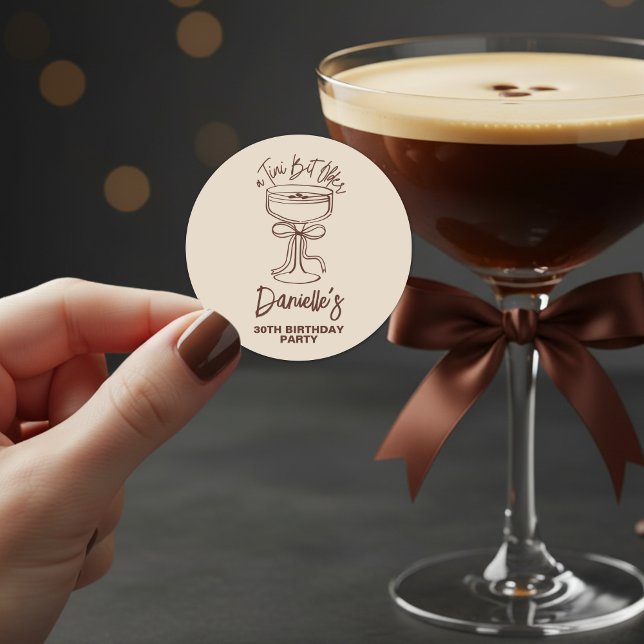 Adesivo Redondo Um aniversário de 30 anos Espresso Martini Tini Bi (Criador carregado)