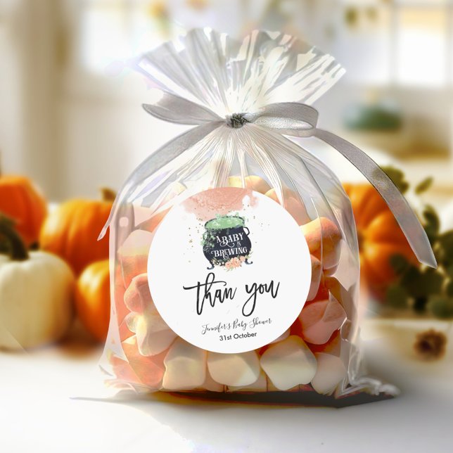 Adesivo Redondo um bebê está a preparar o Chá de fraldas de Hallow (Criador carregado)