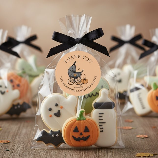 Adesivo Redondo Um Bebê está criando Chá de fraldas de outono Obri (Gender Neutral Gothic Halloween Baby Shower Favor Stickers. Cute Spooky Baby Carriage Fall Pumpkin)