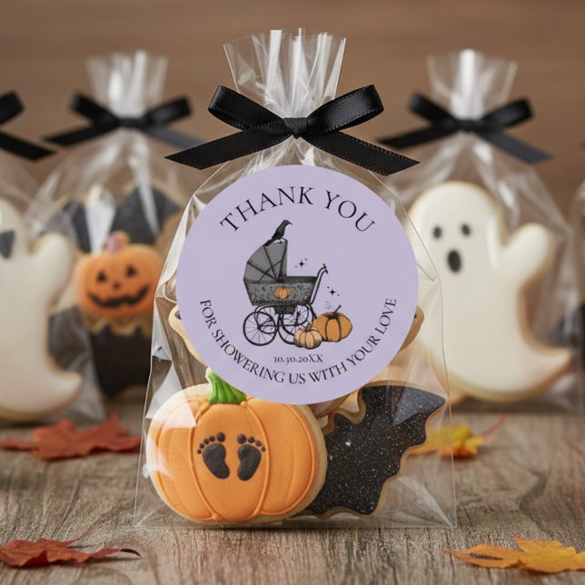 Adesivo Redondo Um Bebê está criando Chá de fraldas de outono Obri (Gothic Halloween Baby Shower Favor Stickers to Say Thank You. Cute Spooky Baby Carriage Fall Pumpkin)