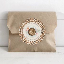 Adesivo Redondo Um Bebê Está Fazendo Chá de fraldas De Café