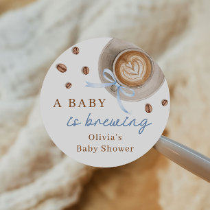 Adesivo Redondo Um Bebê está Preparando Café Chá de Bebê