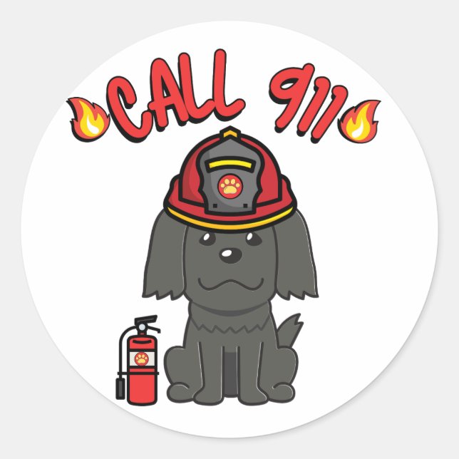 Adesivo Redondo Um cão negro engraçado é um bombeiro (Frente)