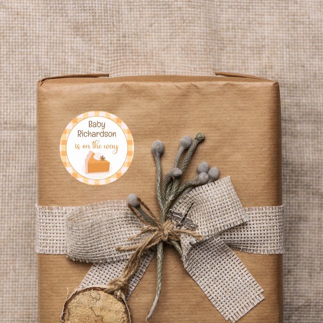 Adesivo Redondo Um Chá de fraldas de queda de Pie Gingham (A Little Cutie Pie Gingham Fall Baby Shower Classic Round Sticker)