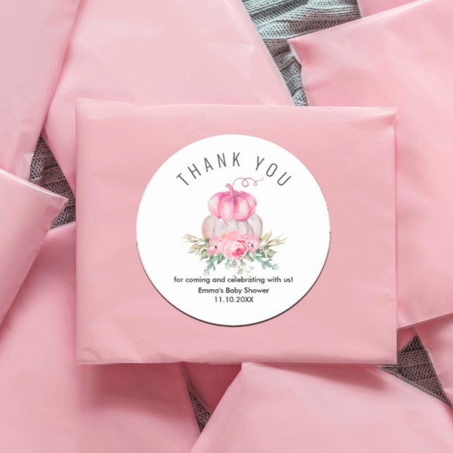 Adesivo Redondo Um Chá de fraldas Pumpkinl (#zazzlemade #pinkfall #pinkpumpkin #fallfloral #babyshower)