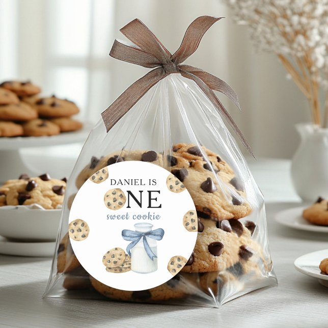 Adesivo Redondo Um doce cozinheiro e leite Primeiro Aniversário (Criador carregado)