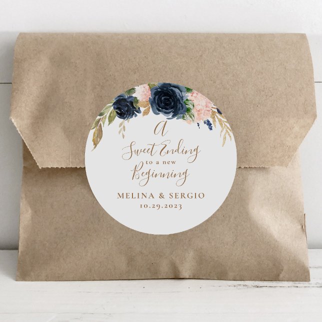 Adesivo Redondo Um doce fim para um novo casamento inicial (Criador carregado)