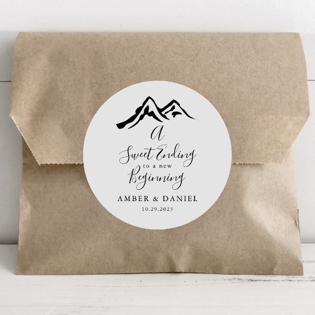 Adesivo Redondo Um doce fim para um novo casamento inicial (Criador carregado)