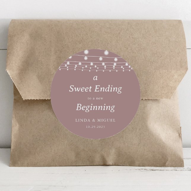 Adesivo Redondo Um doce fim para um novo casamento inicial (Criador carregado)