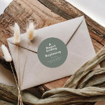 Adesivo Redondo Um doce fim para um novo casamento inicial<br><div class="desc">Este final doce para um novo adesivo clássico de casamento é perfeito para um casamento rústico. O design apresenta uma bela fonte em um fundo verde para embelezar seu evento.</div>